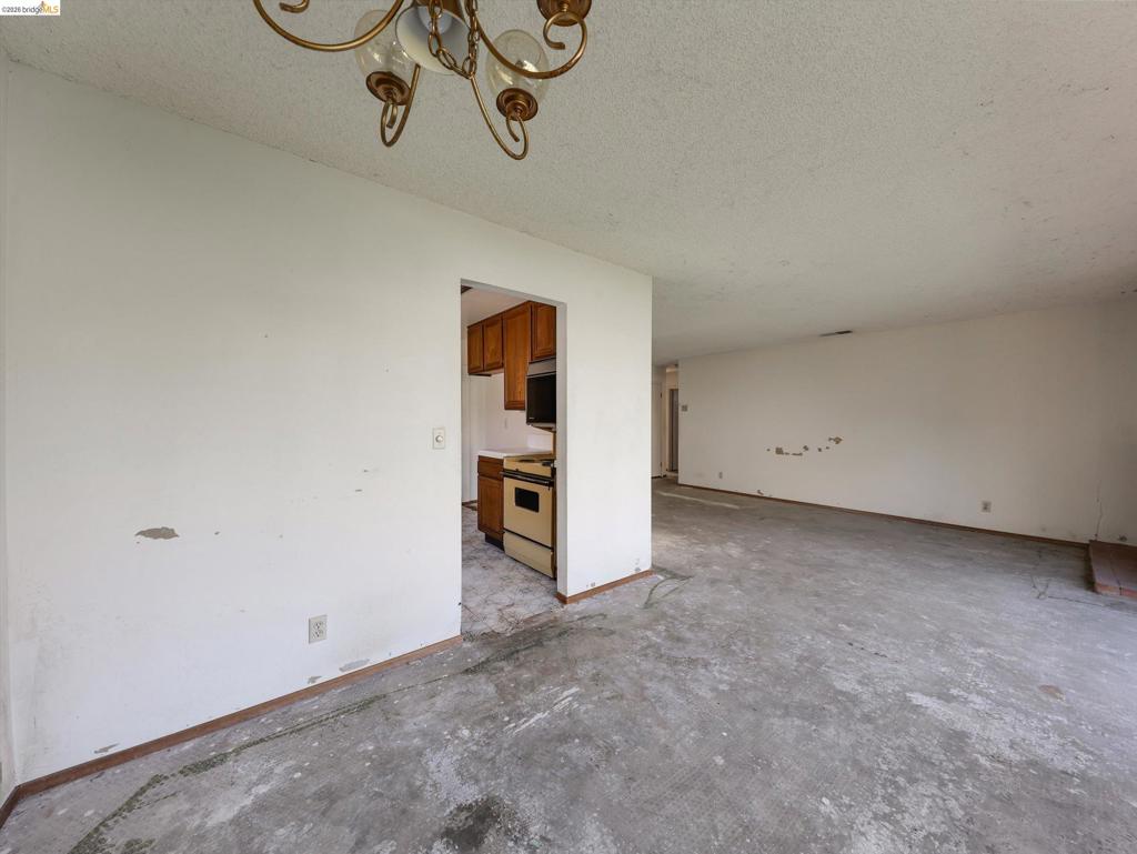 8093 8093 Del Monte Ave