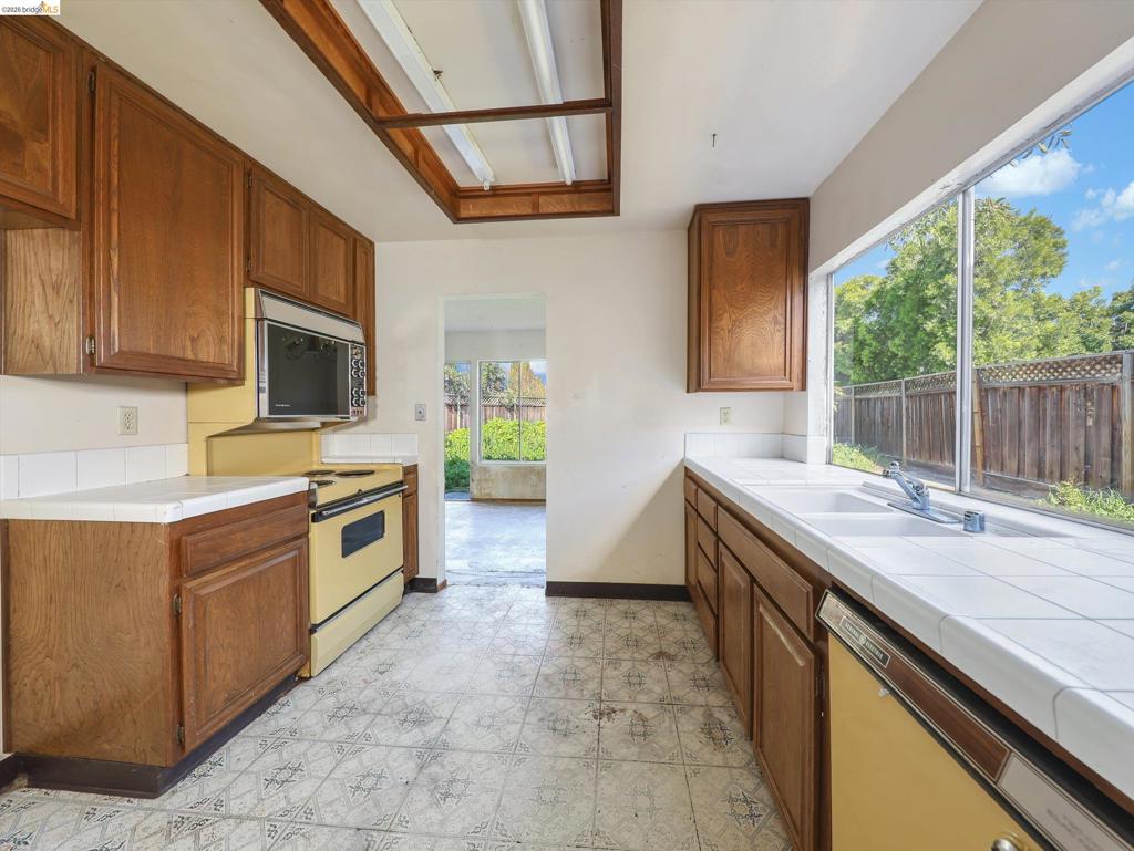 8093 8093 Del Monte Ave