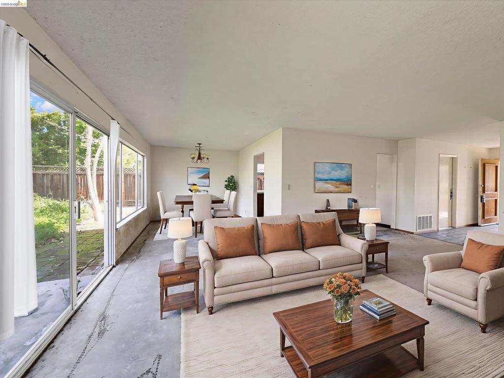8093 8093 Del Monte Ave