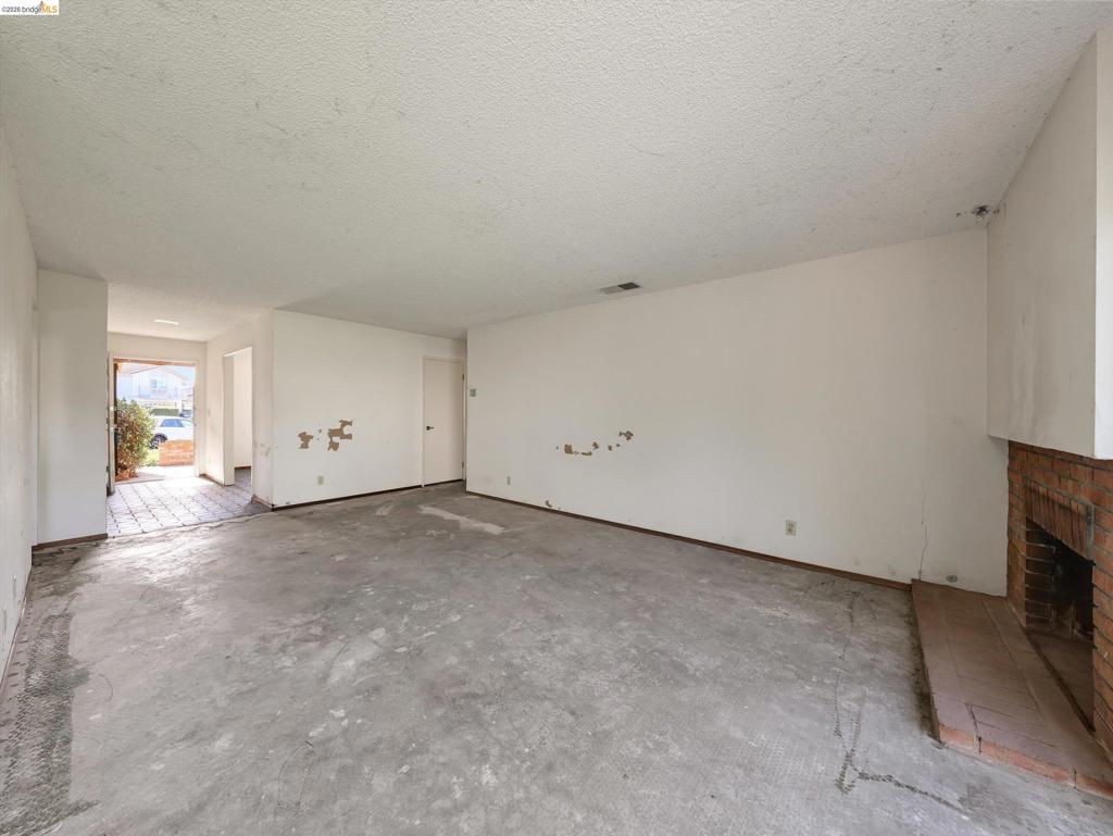 8093 8093 Del Monte Ave
