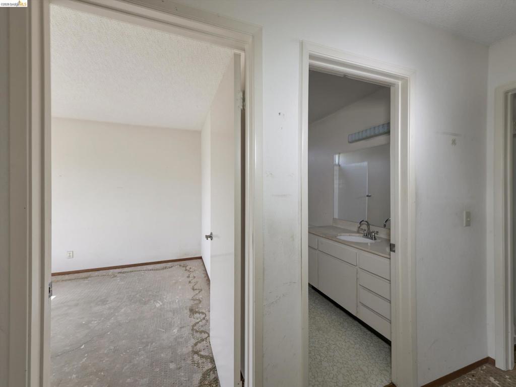8093 8093 Del Monte Ave