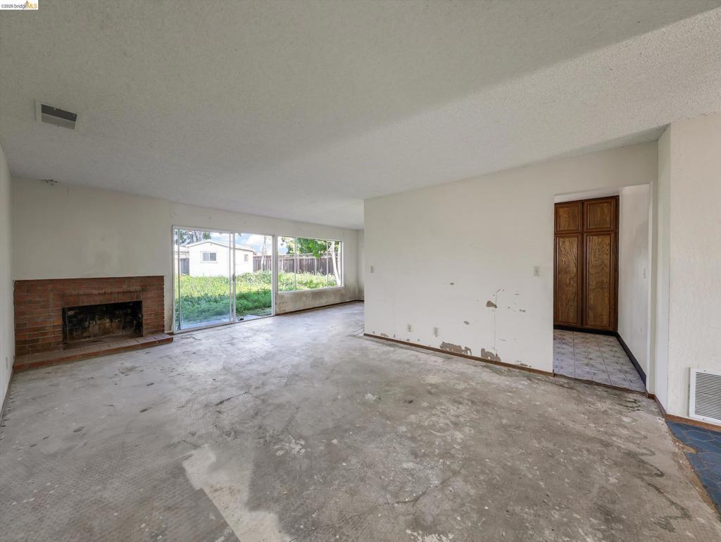 8093 8093 Del Monte Ave
