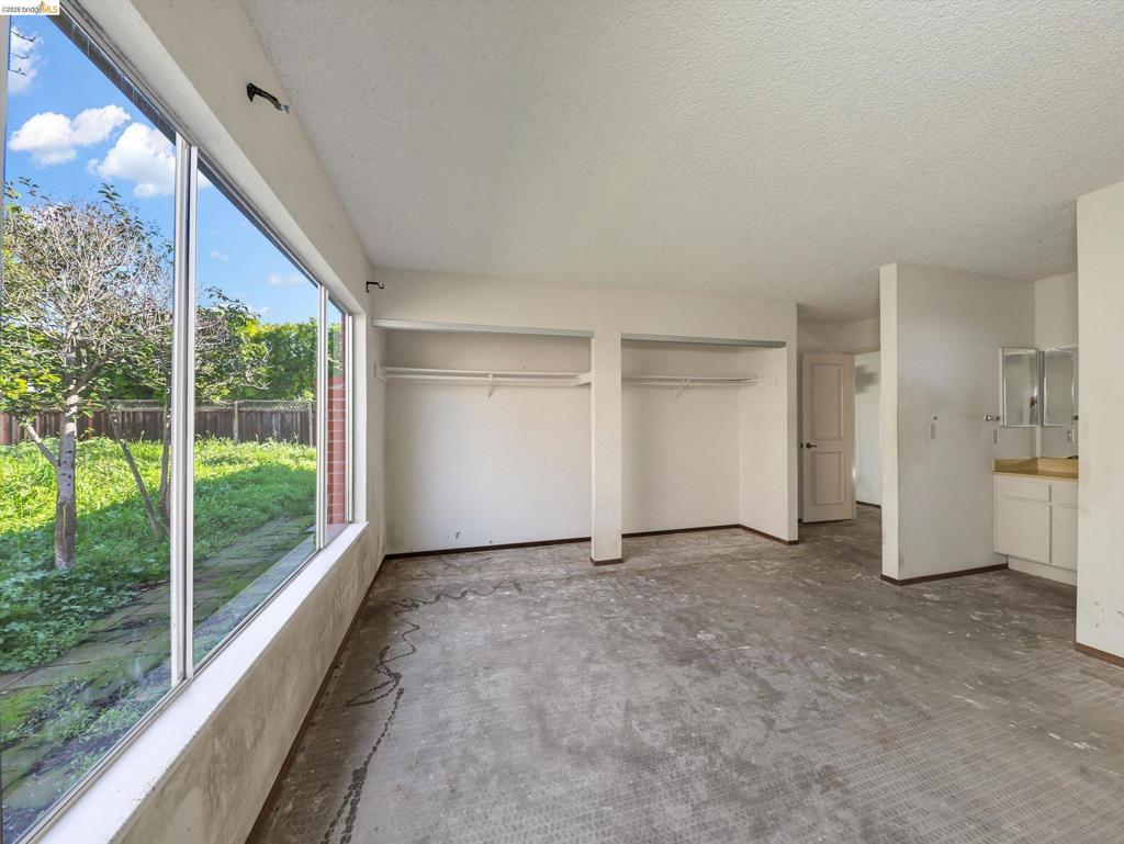 8093 8093 Del Monte Ave