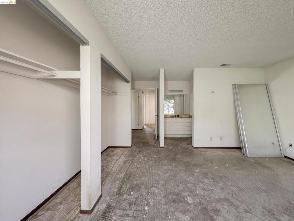 8093 8093 Del Monte Ave