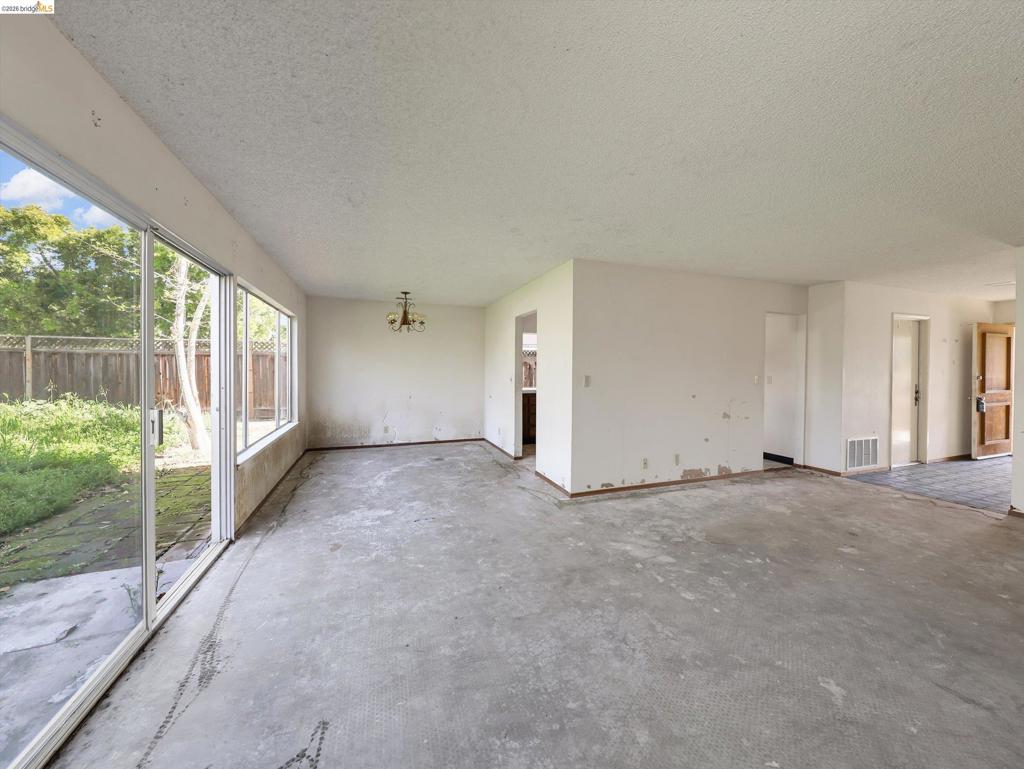 8093 8093 Del Monte Ave