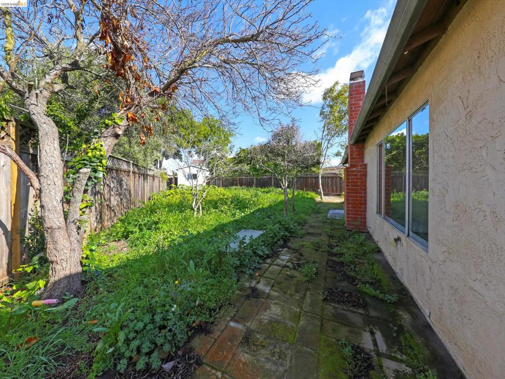 8093 8093 Del Monte Ave