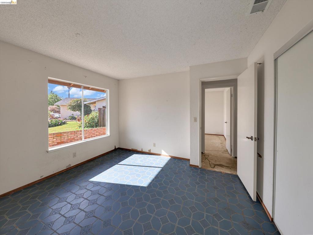 8093 8093 Del Monte Ave