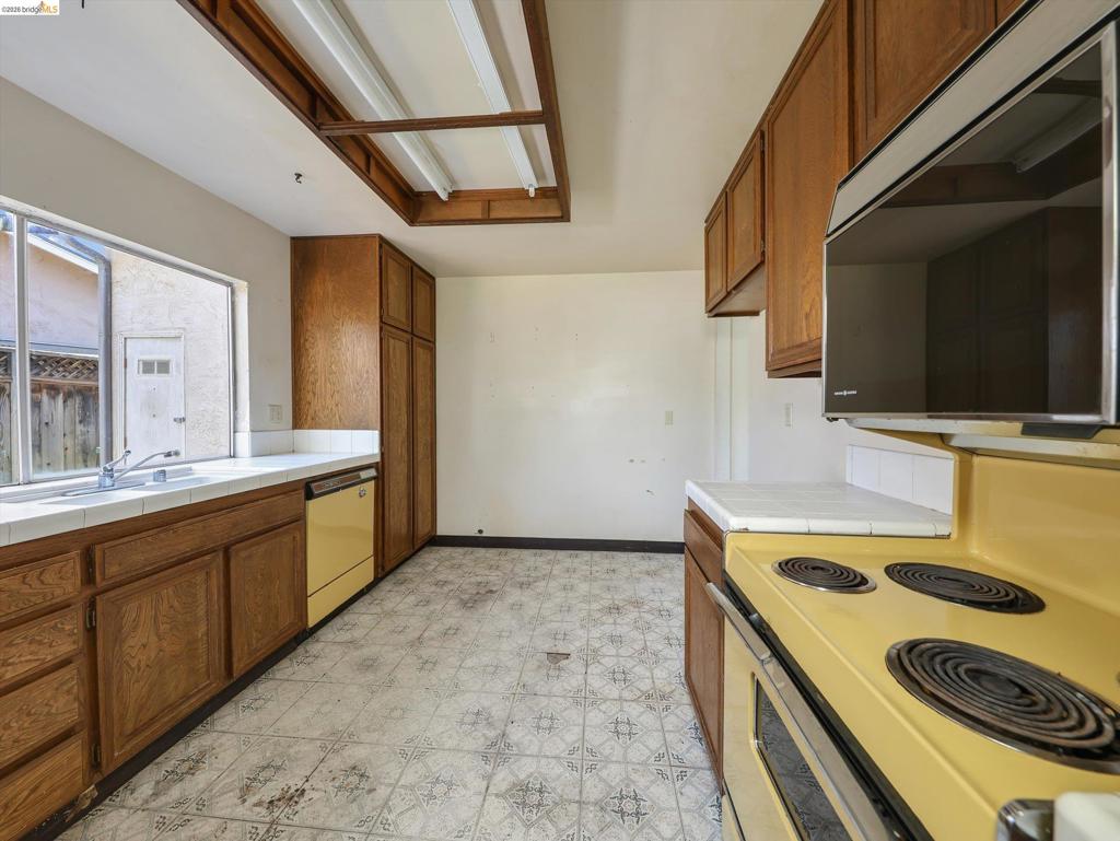 8093 8093 Del Monte Ave