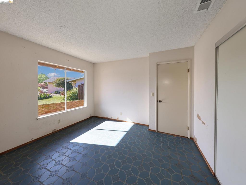 8093 8093 Del Monte Ave