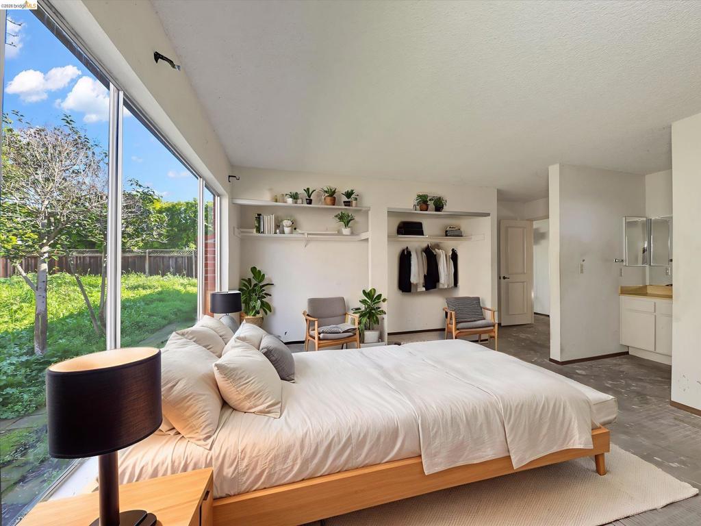 8093 8093 Del Monte Ave