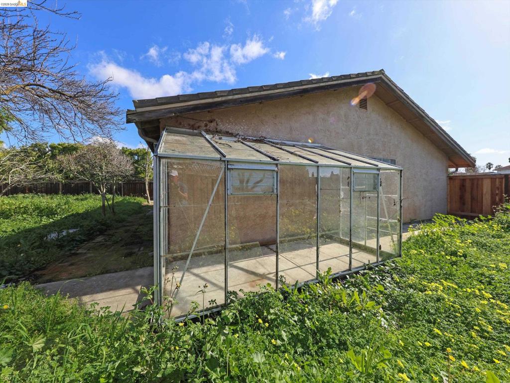 8093 8093 Del Monte Ave