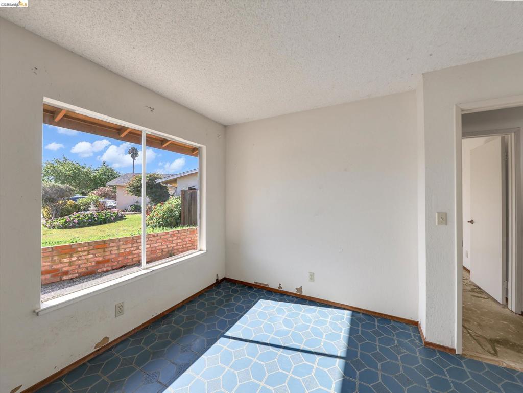 8093 8093 Del Monte Ave