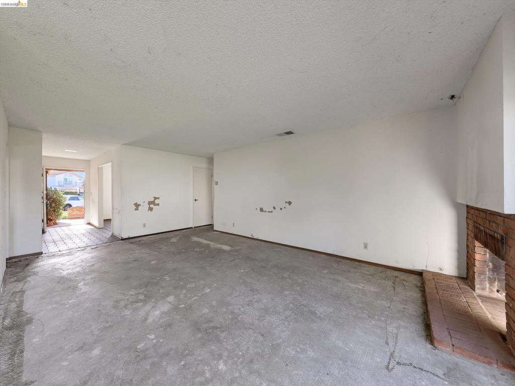8093 8093 Del Monte Ave