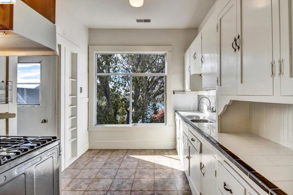 1822 1822 Clinton Ave