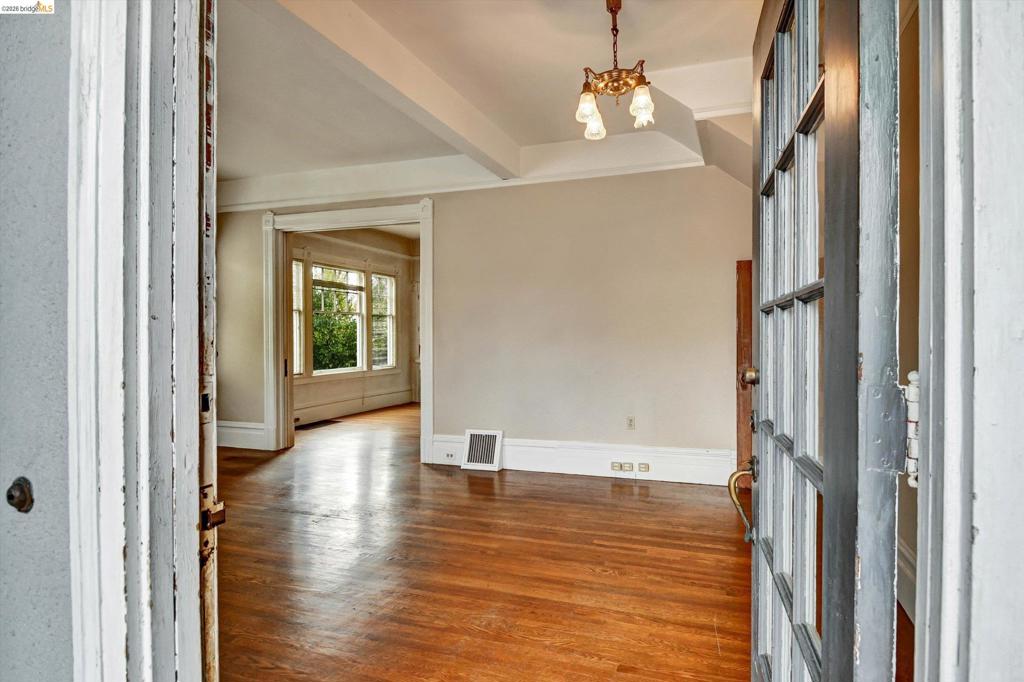 1822 1822 Clinton Ave