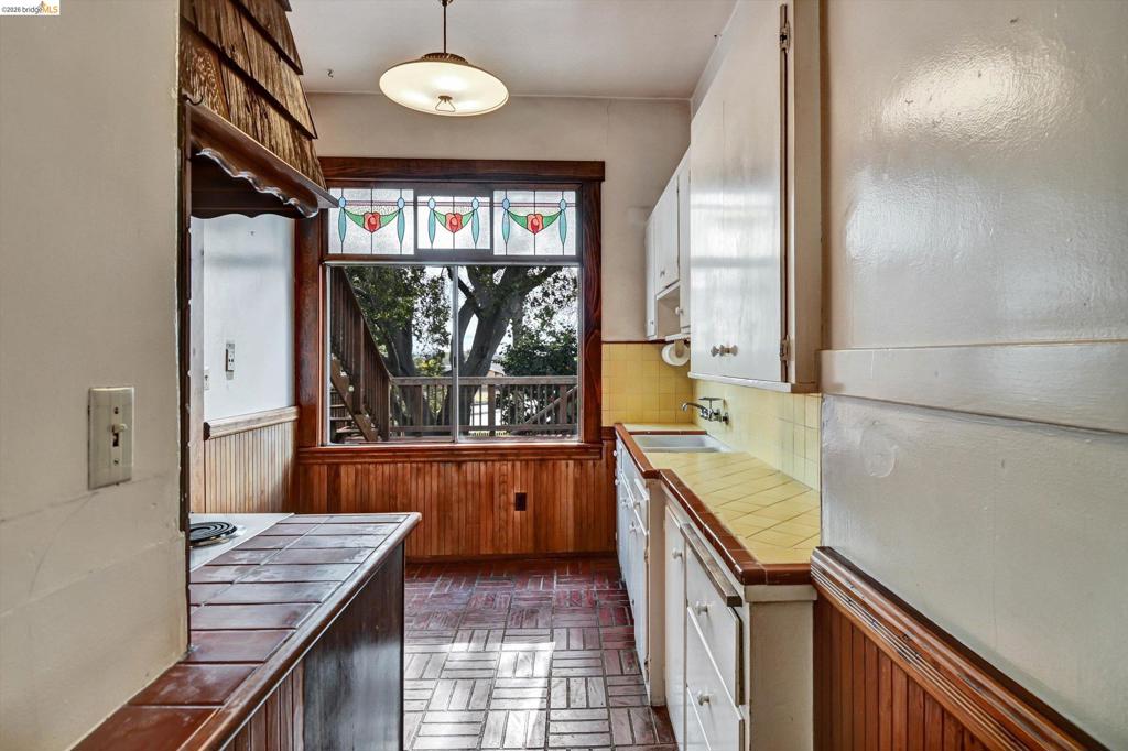 1822 1822 Clinton Ave