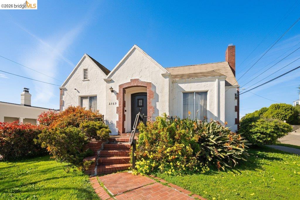 2569 Maxwell Ave