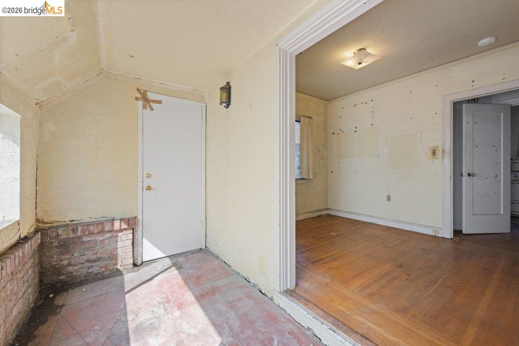 2569 Maxwell Ave