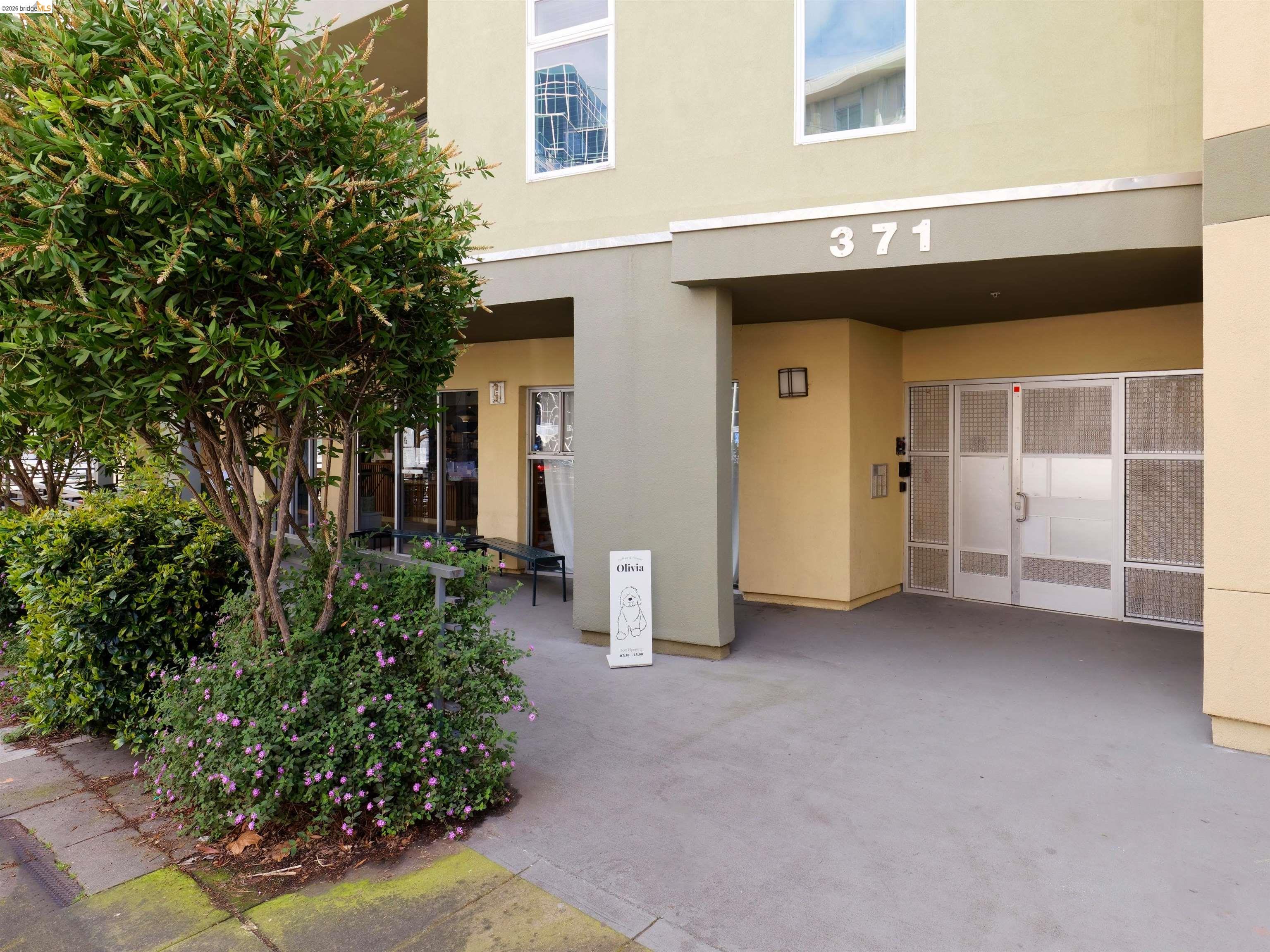 371 30th Street # 404