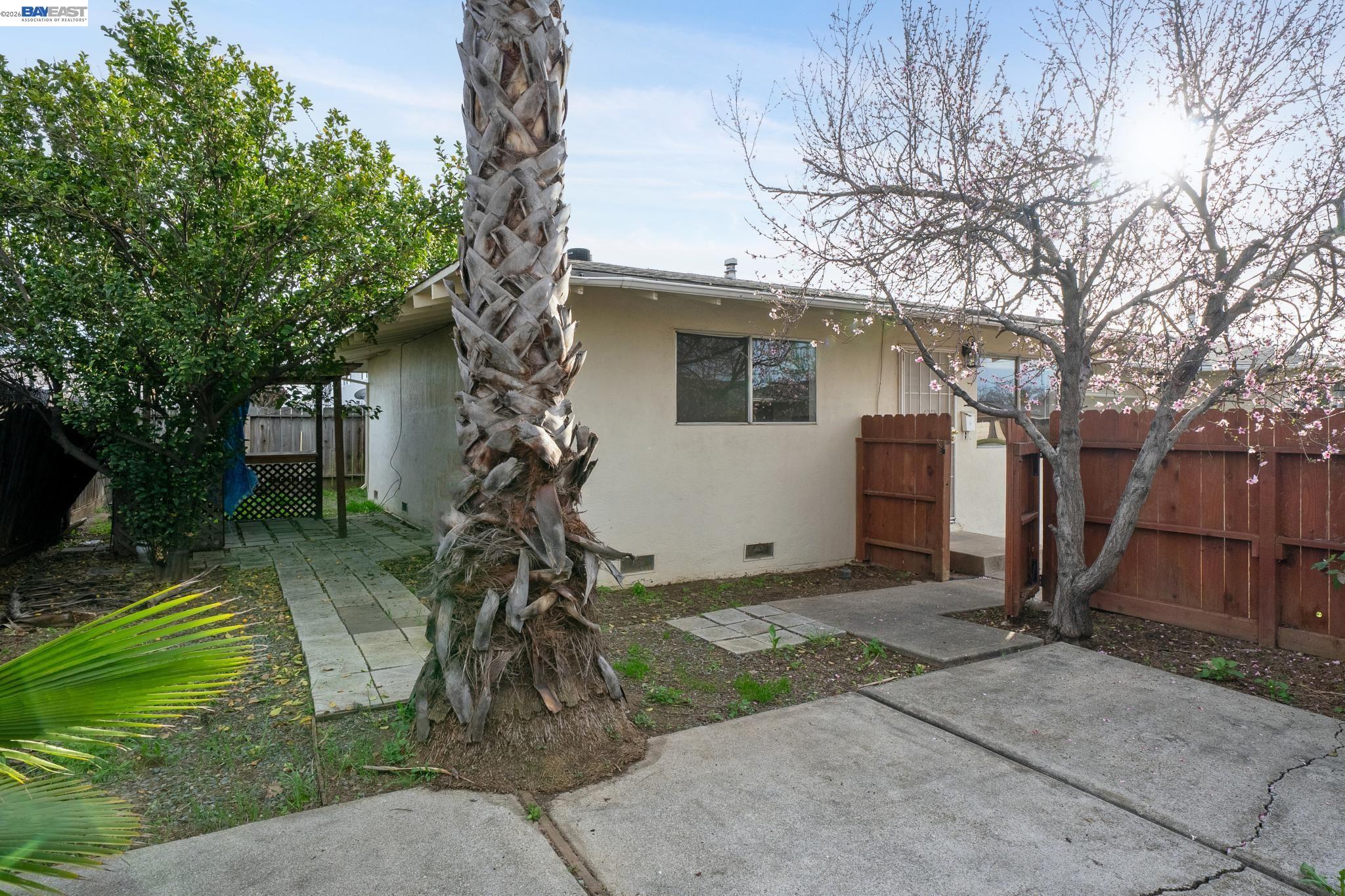 1384 Berry Ln