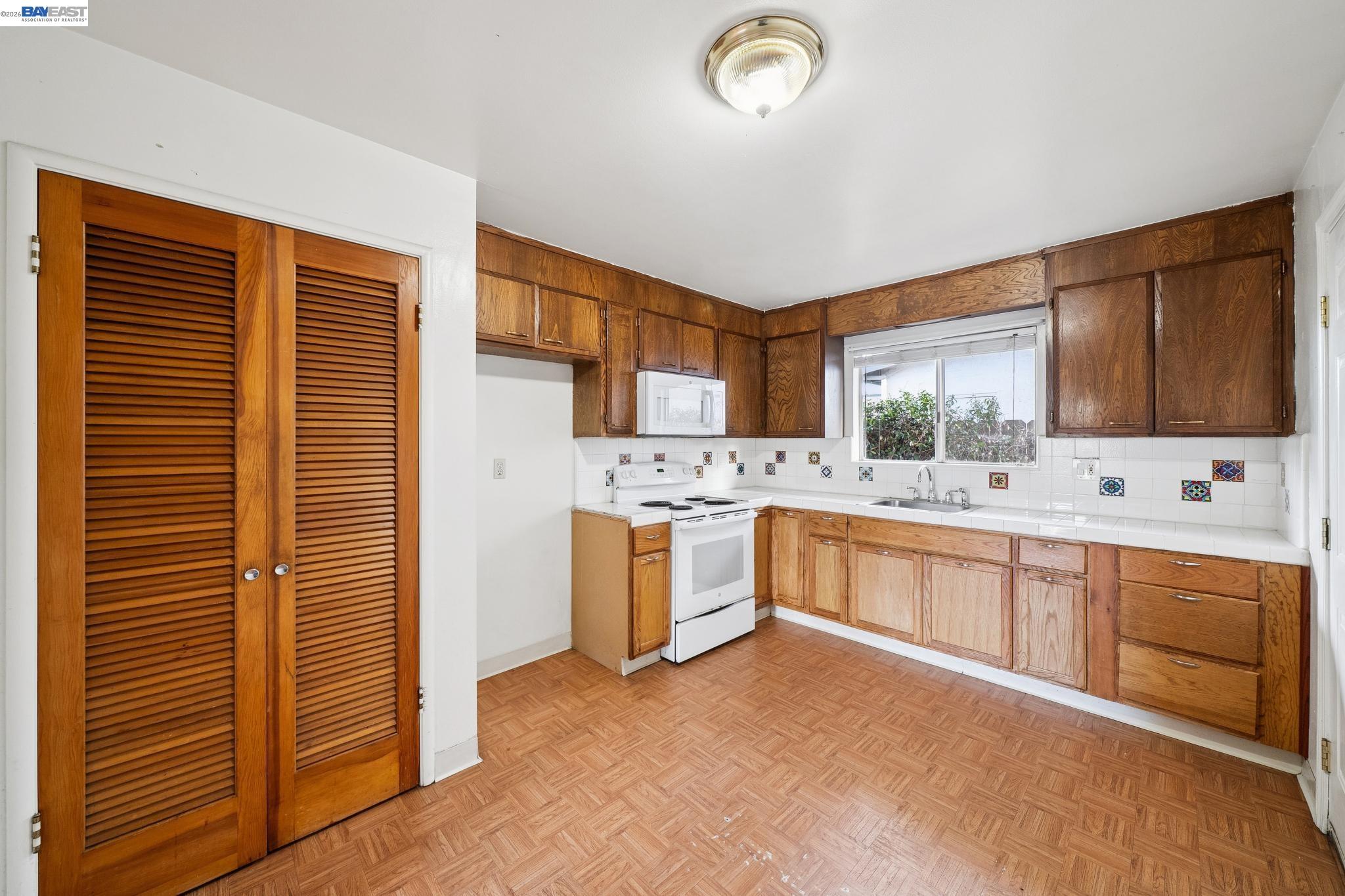 1384 Berry Ln