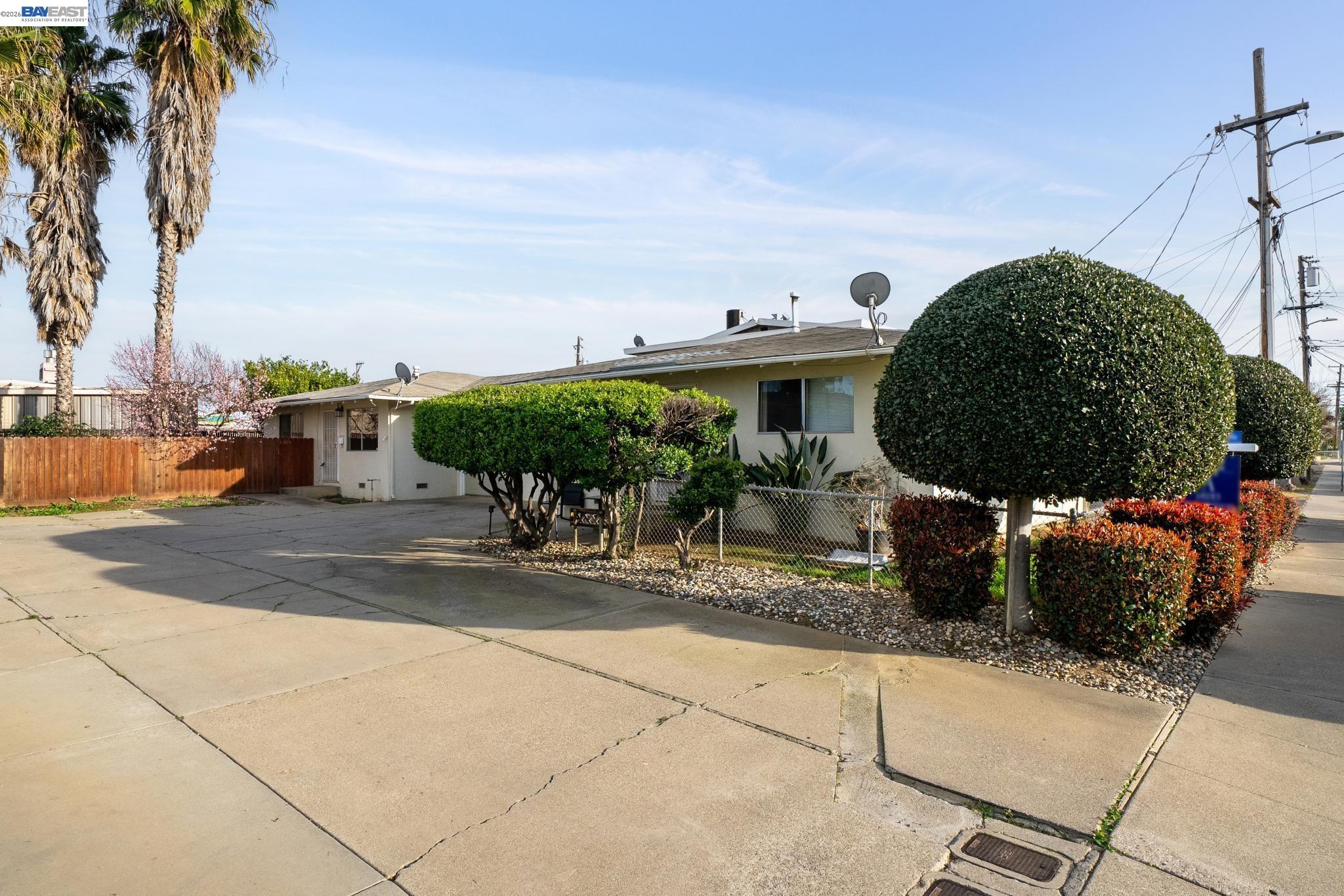 1384 Berry Ln