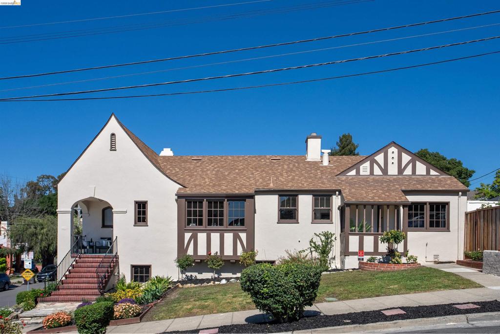 2900 Sheffield Ave