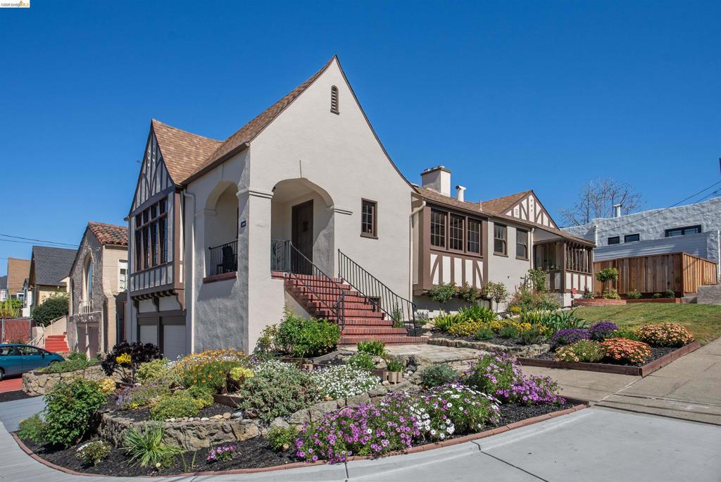 2900 Sheffield Ave