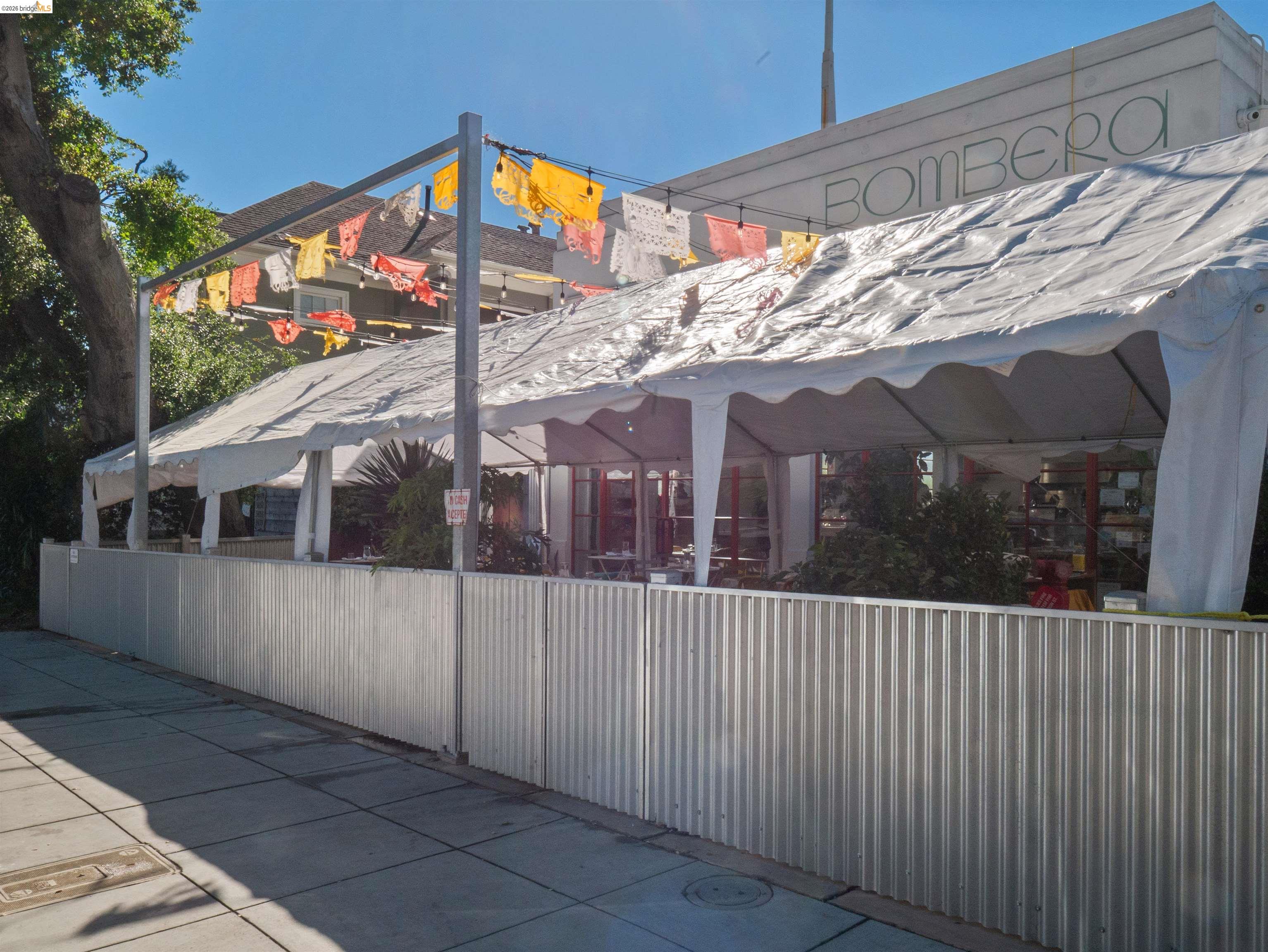 2900 Sheffield Ave