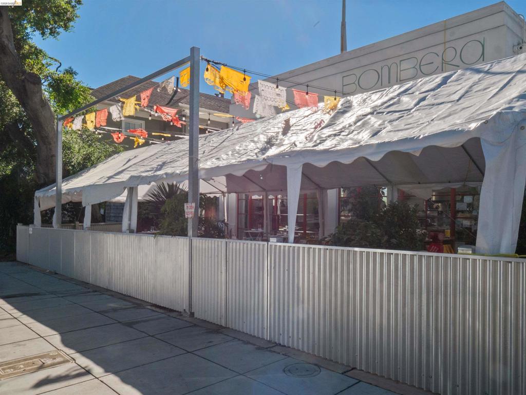 2900 Sheffield Ave