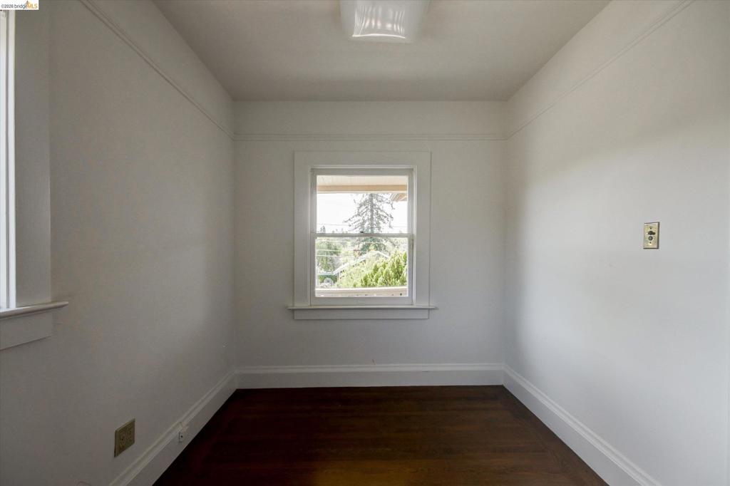 5570 Taft Ave