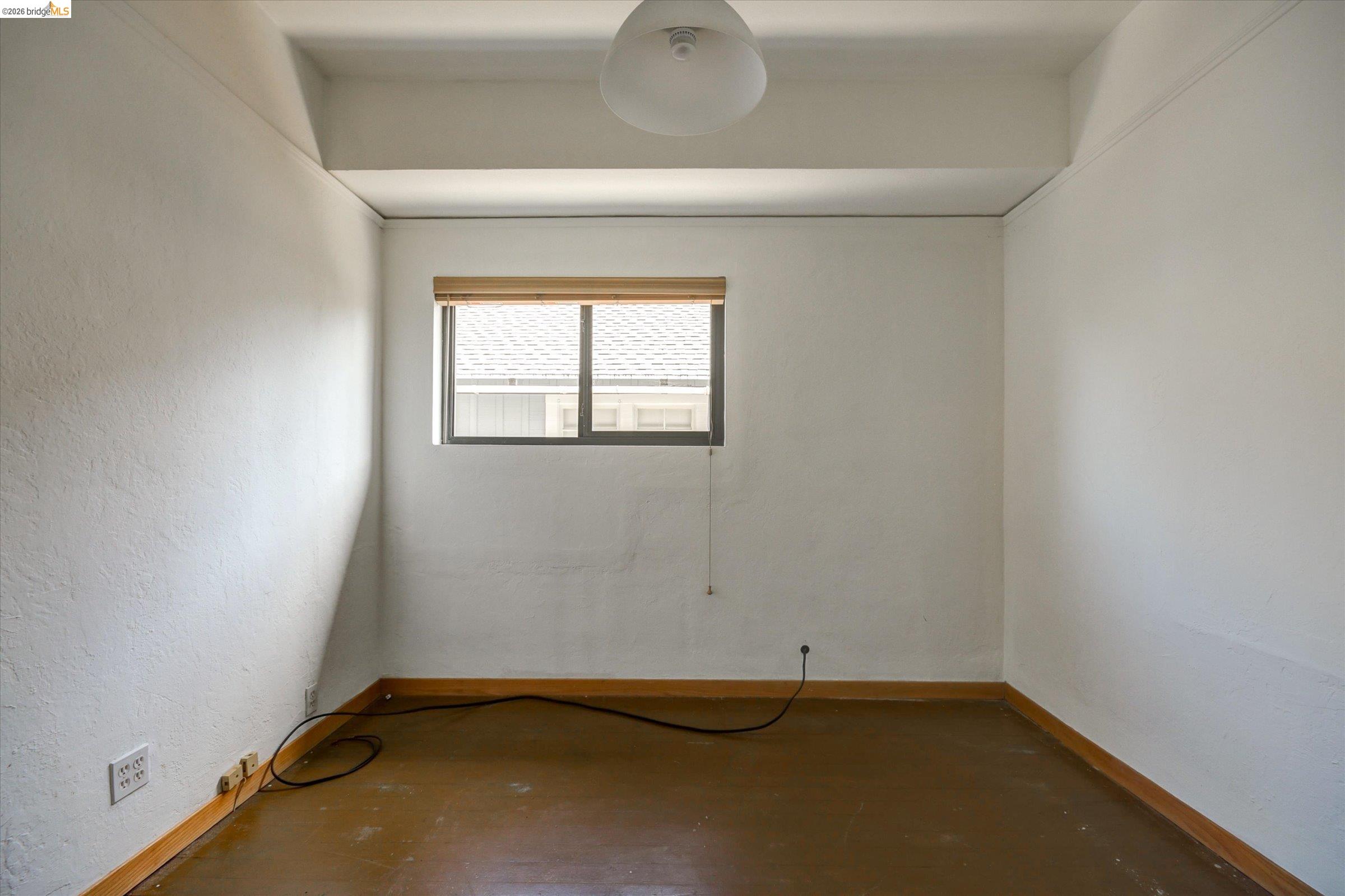 5570 Taft Ave