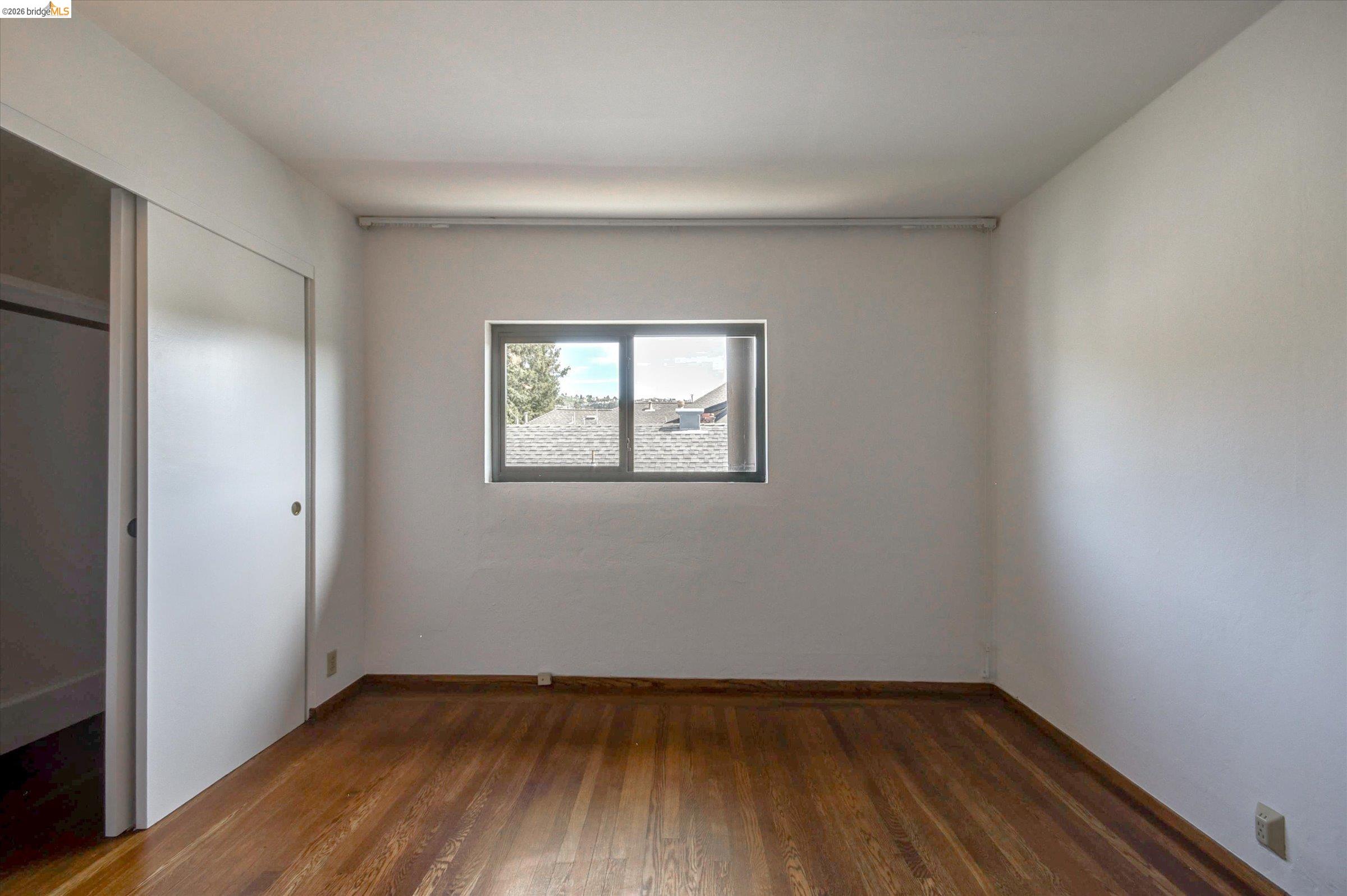 5570 Taft Ave