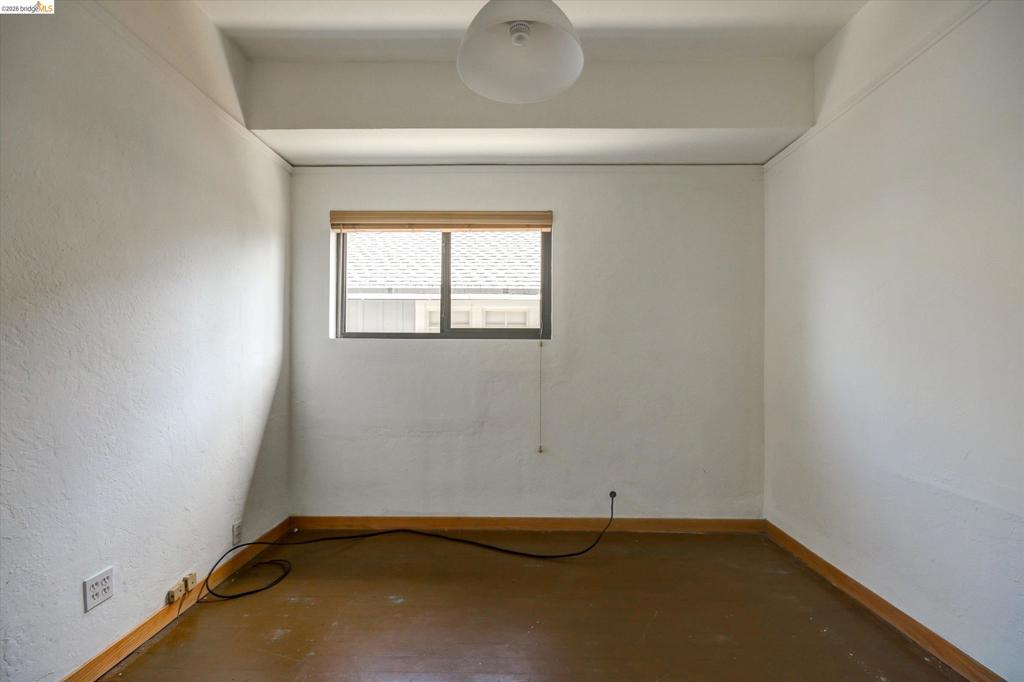 5570 Taft Ave