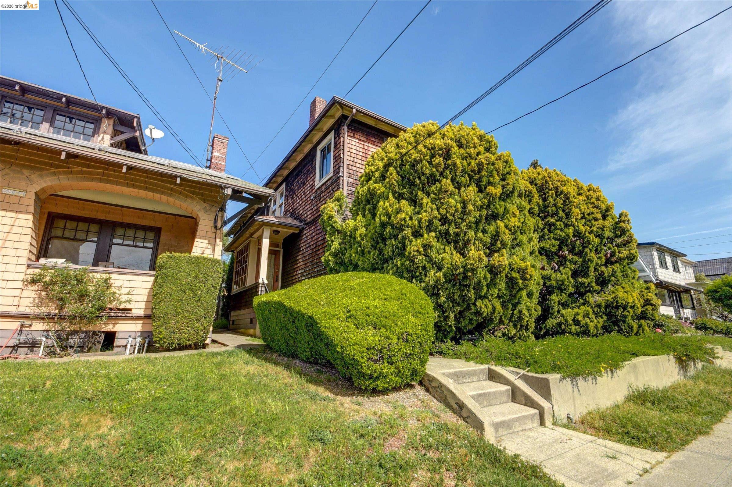 5570 Taft Ave