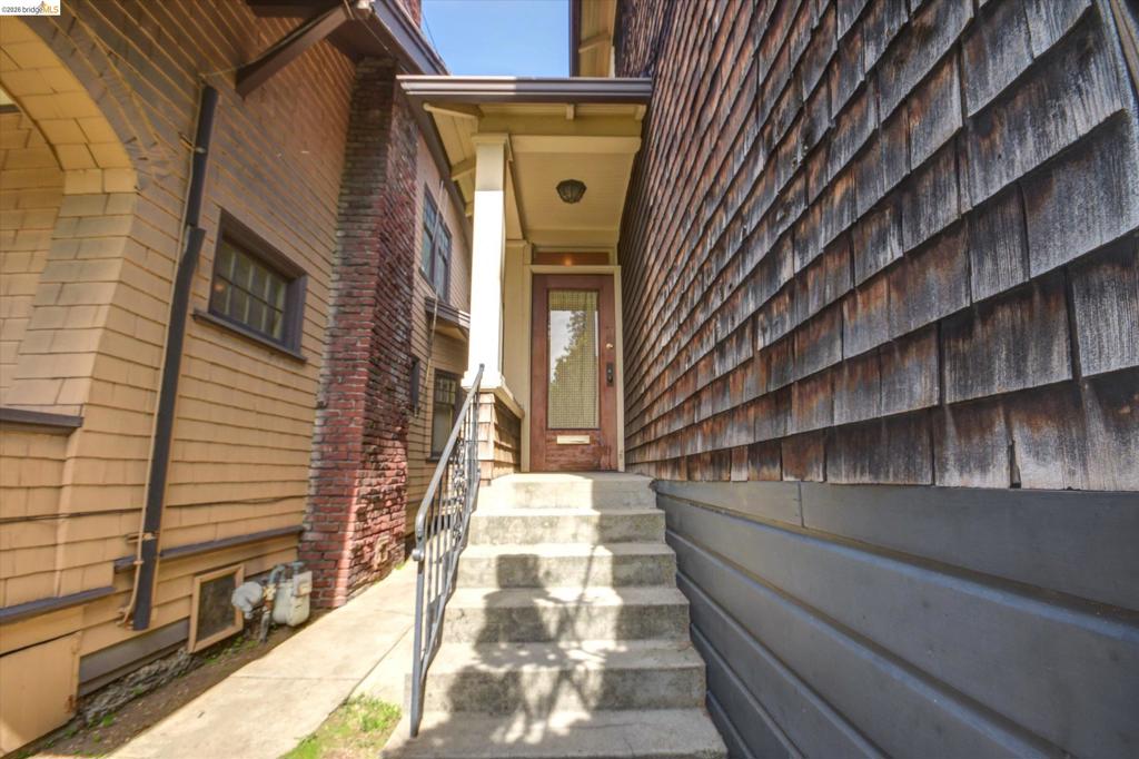 5570 Taft Ave