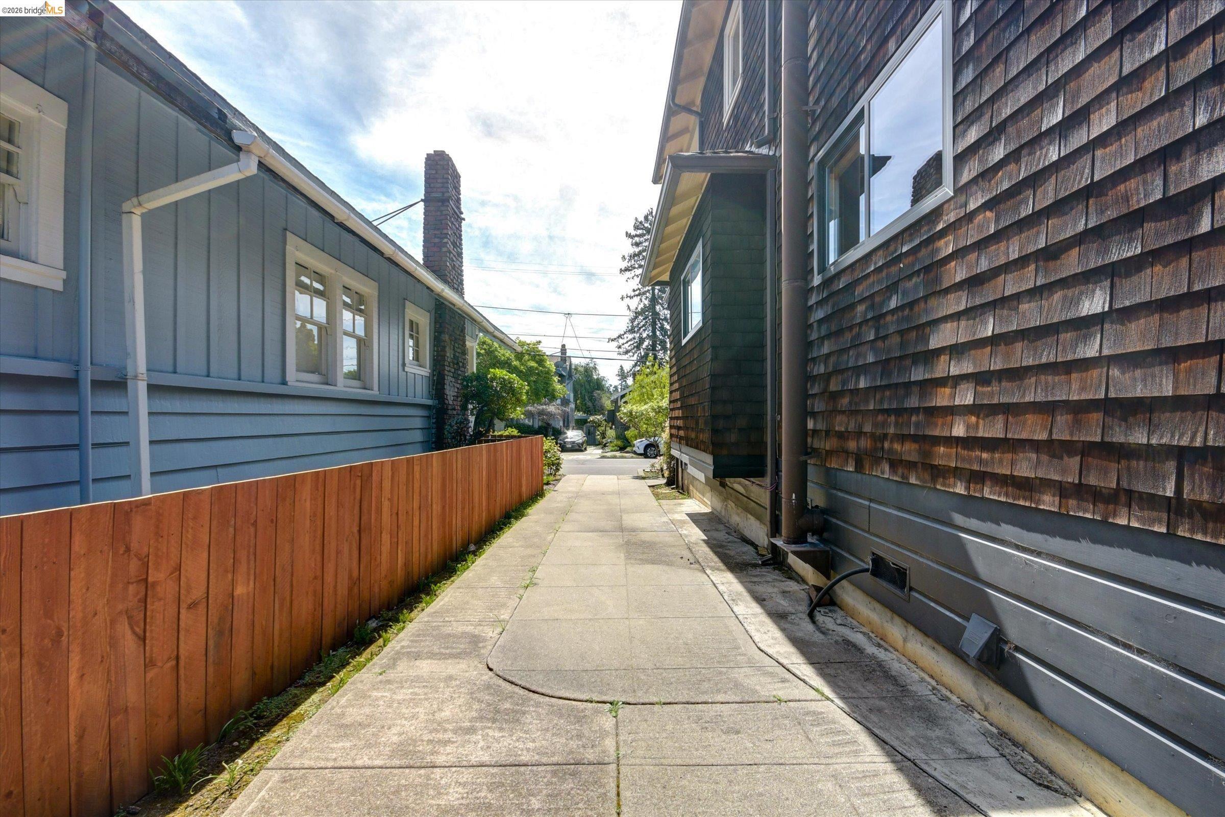 5570 Taft Ave