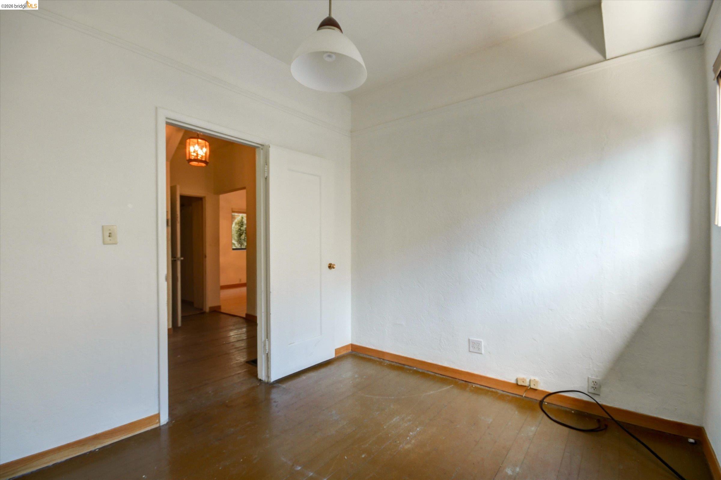5570 Taft Ave