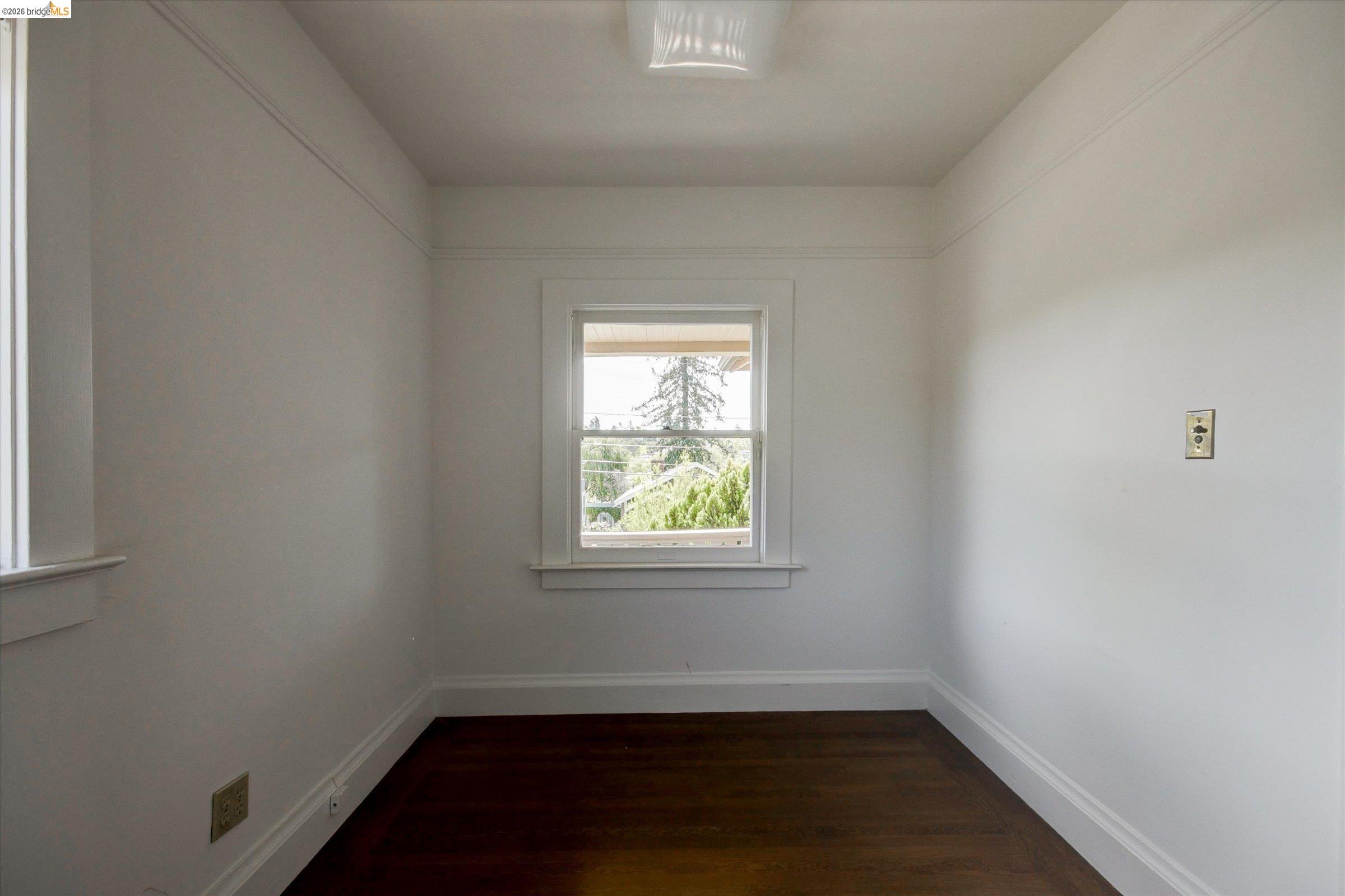 5570 Taft Ave
