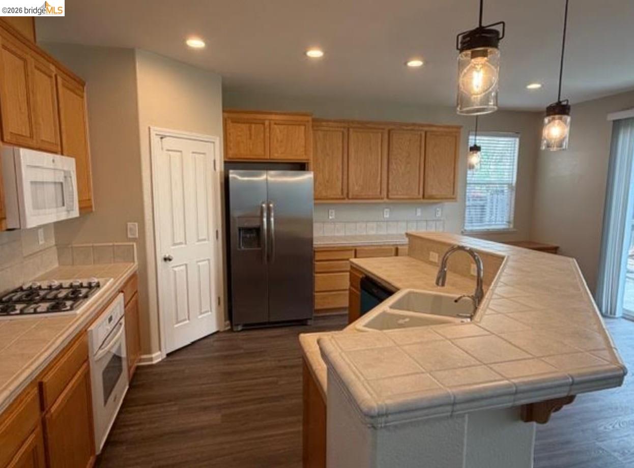 111 Tennyson Ct