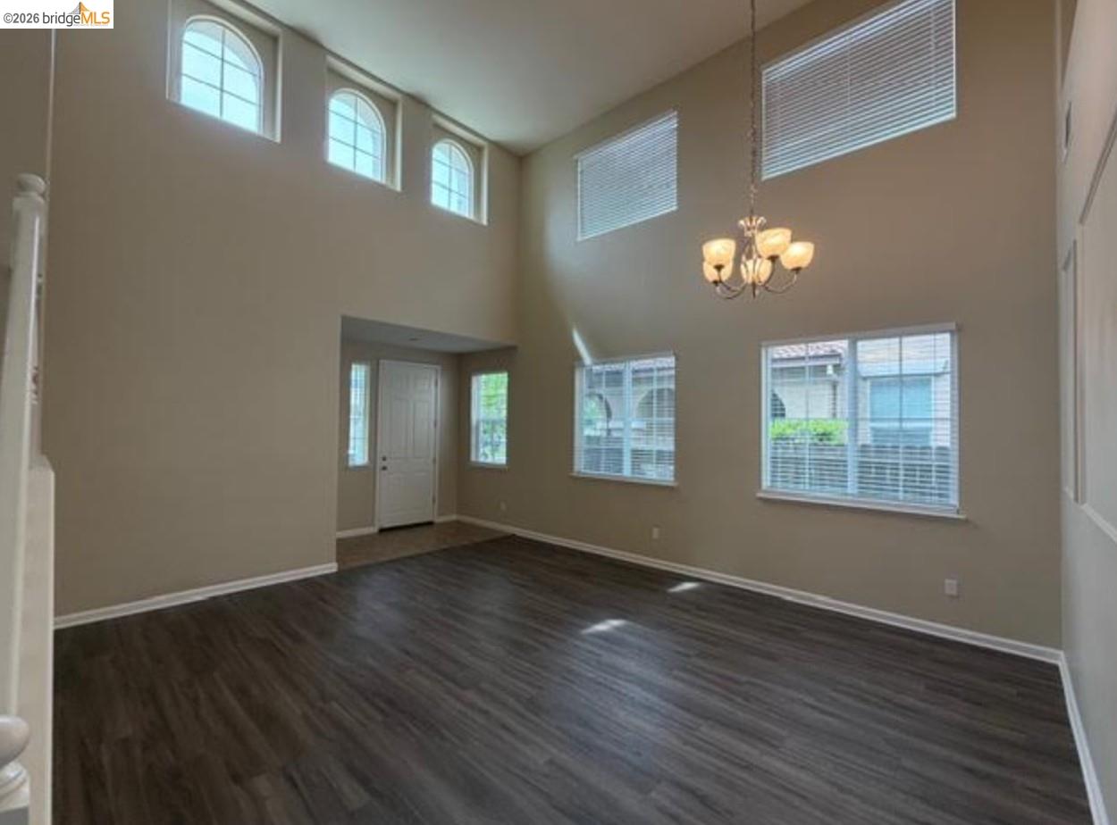 111 Tennyson Ct