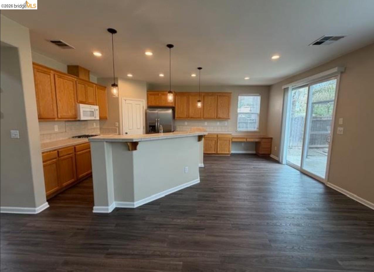 111 Tennyson Ct