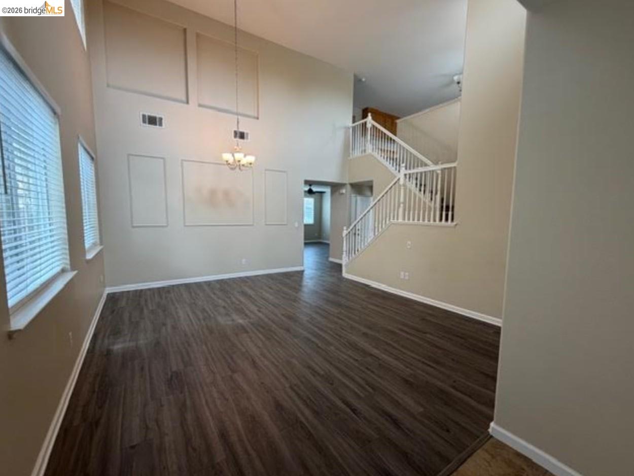 111 Tennyson Ct