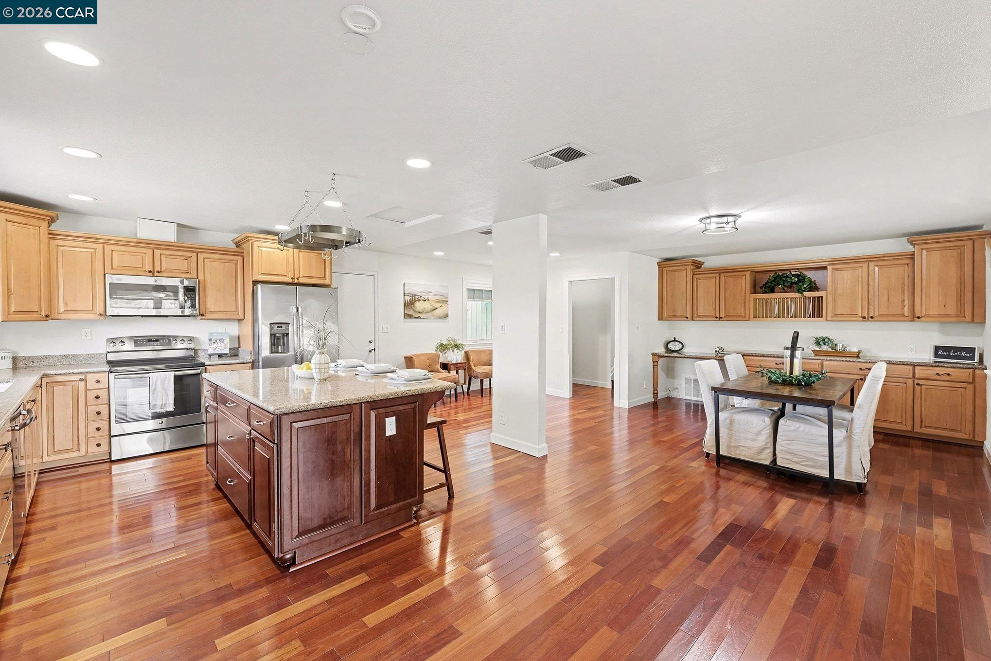 837 Marie Ave