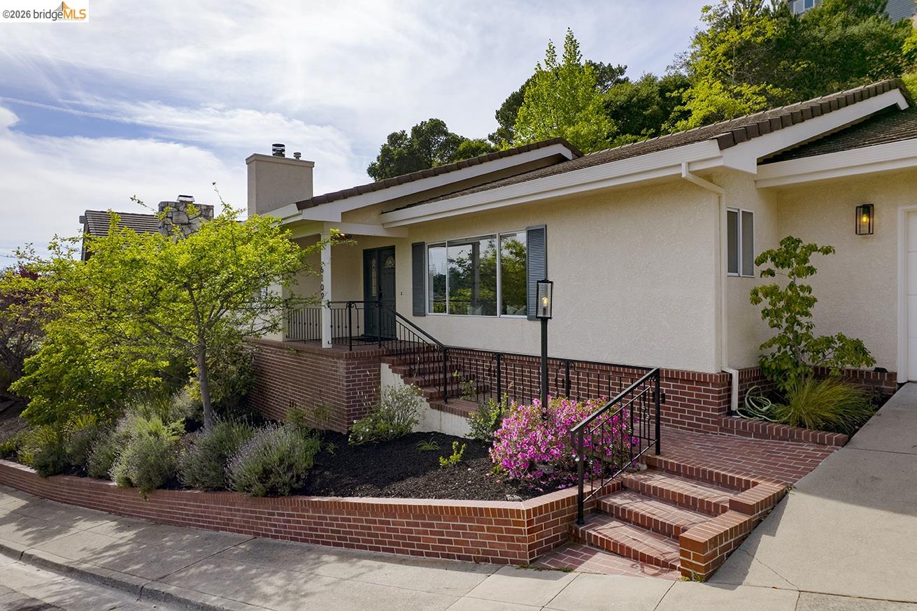 6109 Fairlane Dr
