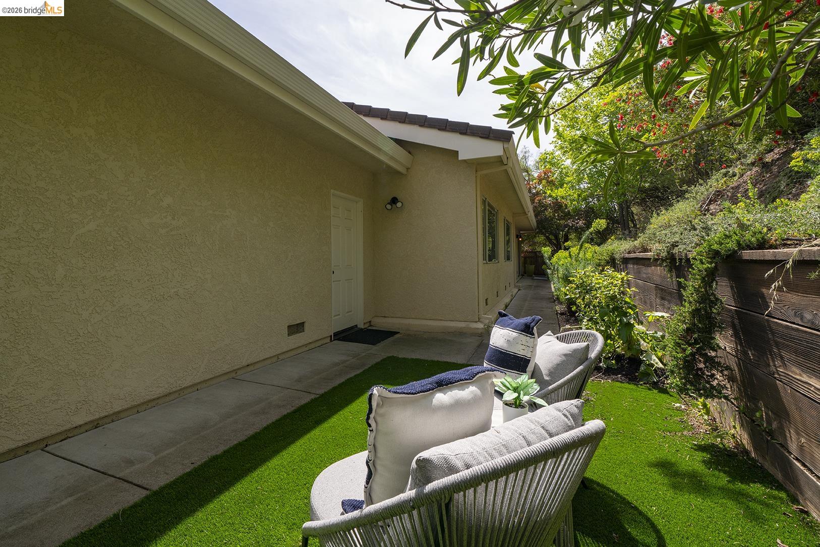6109 Fairlane Dr