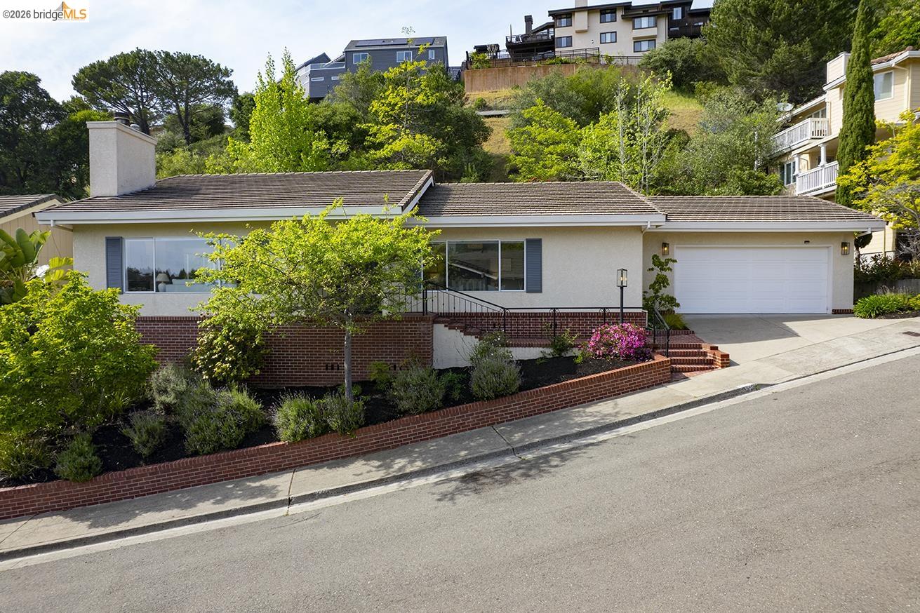 6109 Fairlane Dr
