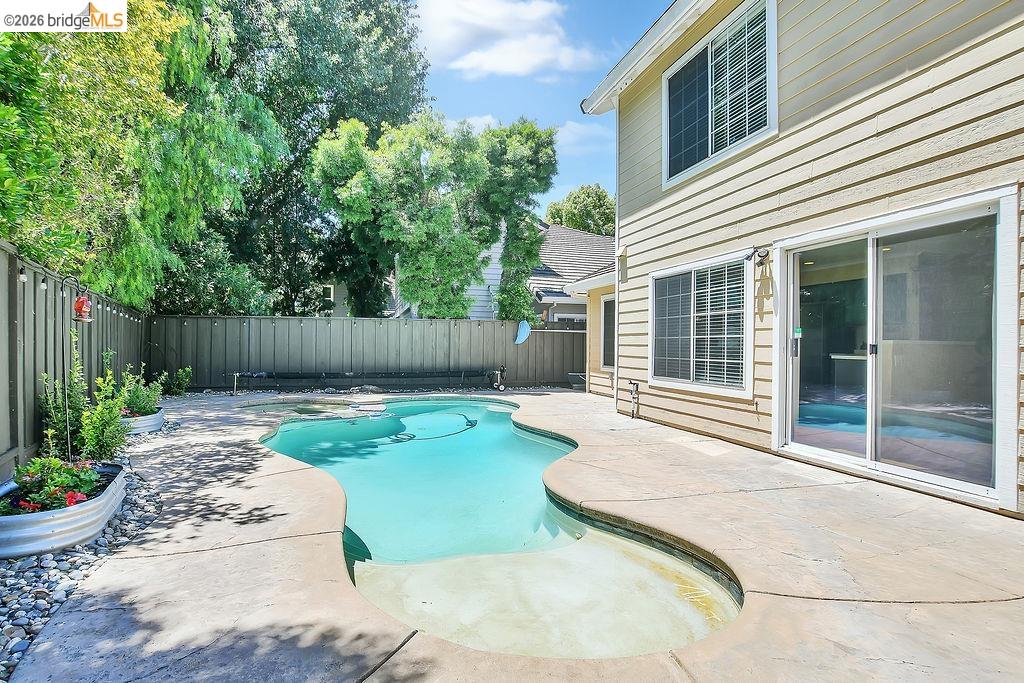 150 Trenton Cir