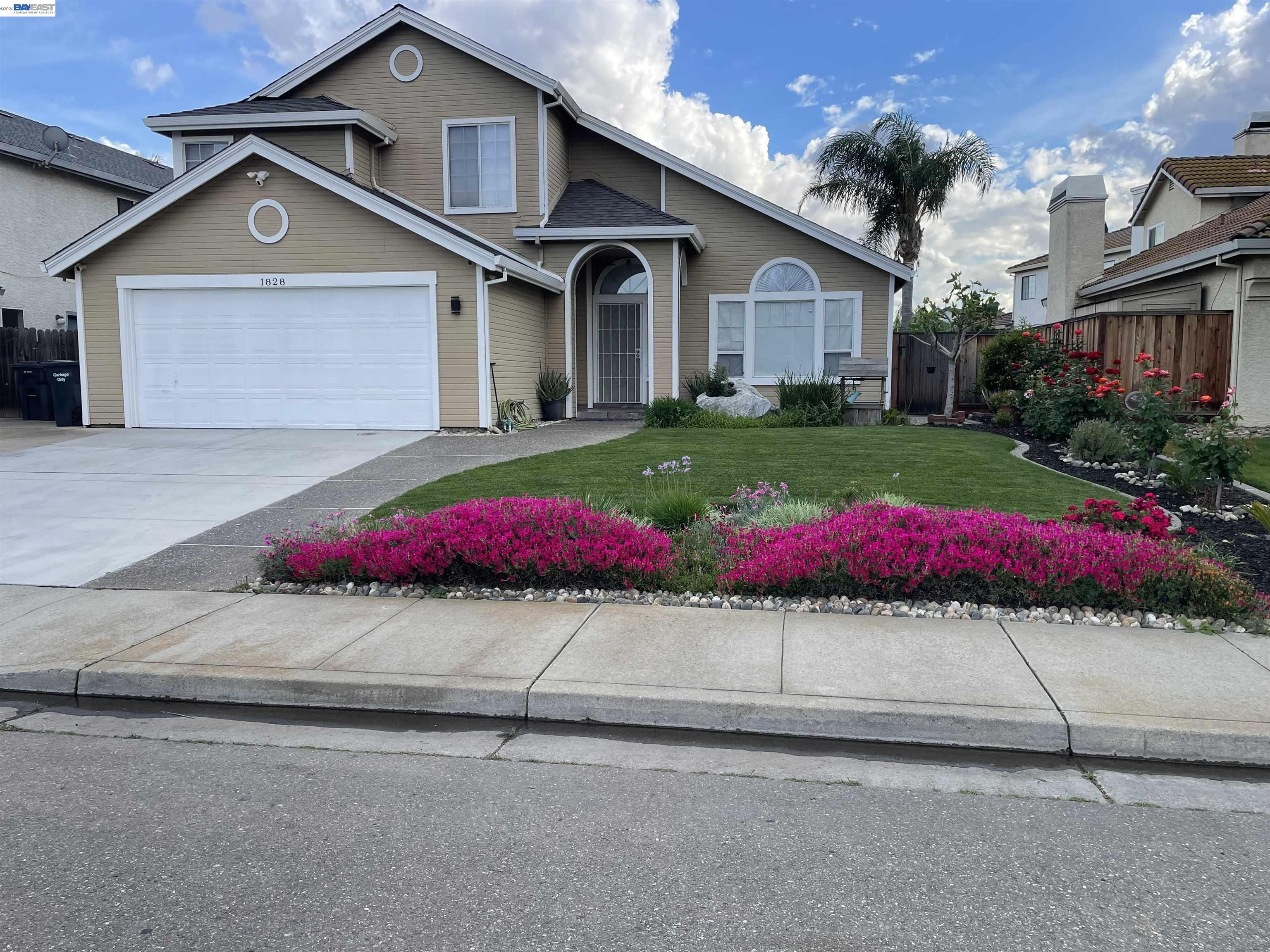 1828 Bayberry Ln