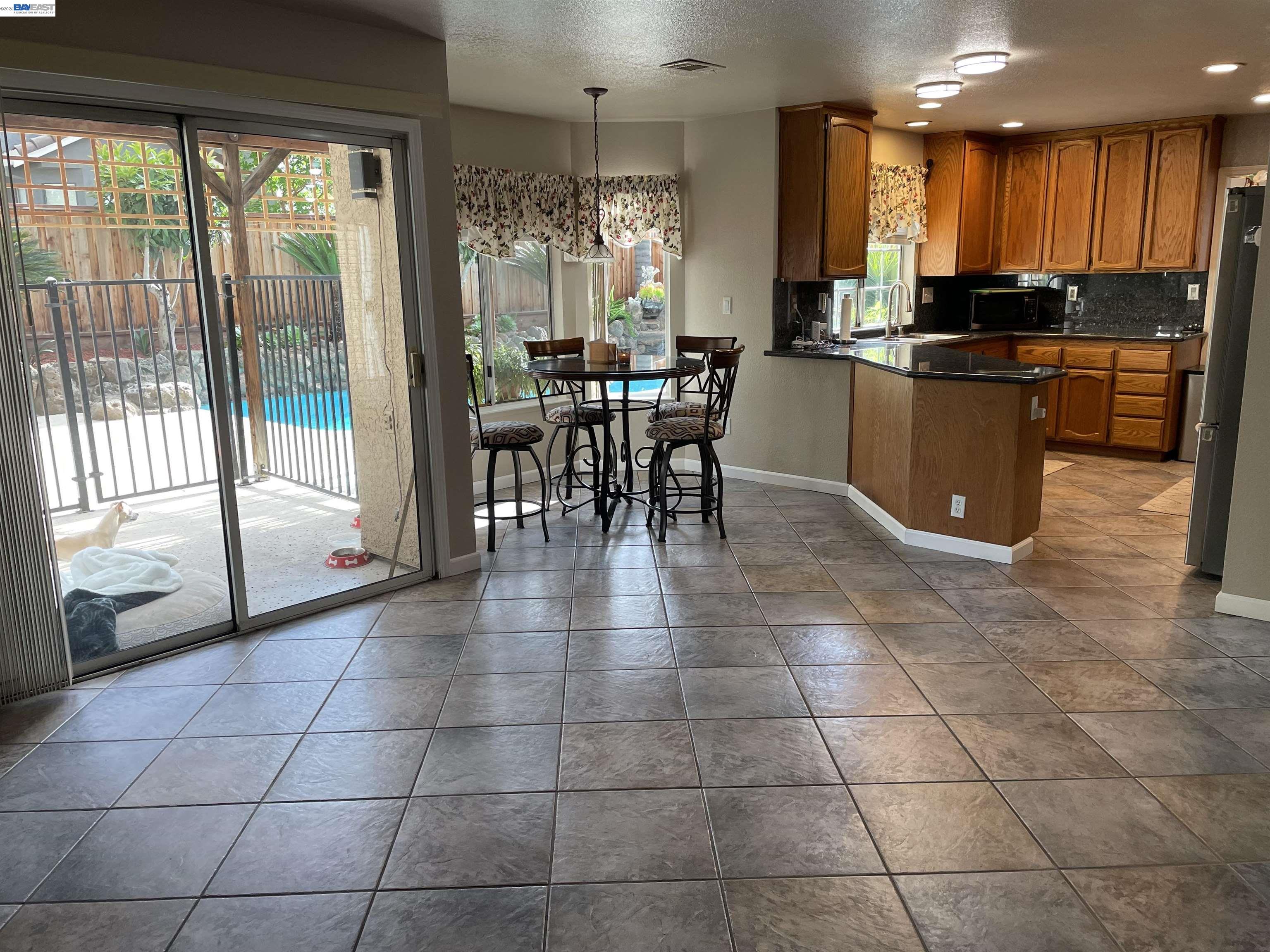 1828 Bayberry Ln